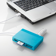 カードリーダの反対面に3ポートのバスパワー専用USBハブを装備。ネットブックやノートPCなどの少ないUSBポートを有効活用できるだけでなく、PCまわりがすっきりとします。
