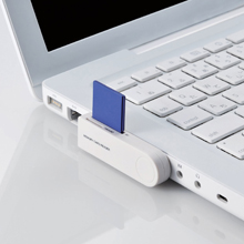 使用イメージ:ノートパソコンのサイドにぴったりフィットさせることもできます。