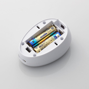 USB電源に加え、単3形電池2本でも点灯可能。