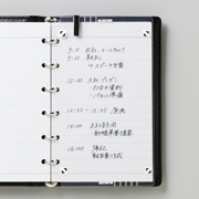 システム手帳のリングに取り付け可能。