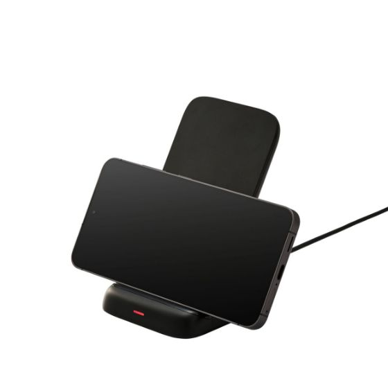 3枚のコイルで、AirPodsやスマートフォン縦横で充電可能