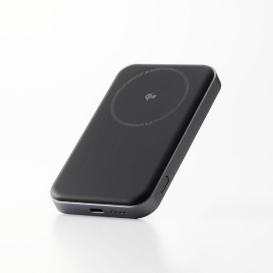 マグネットでiPhoneに吸着!ワイヤレス充電できるモバイルバッテリー