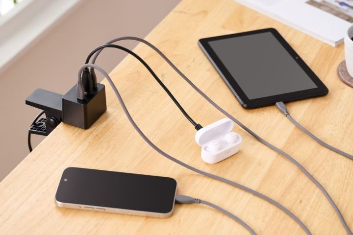 USB Power Delivery対応。スマートフォンやタブレット、ノートパソコンなど幅広い機器を充電可能
