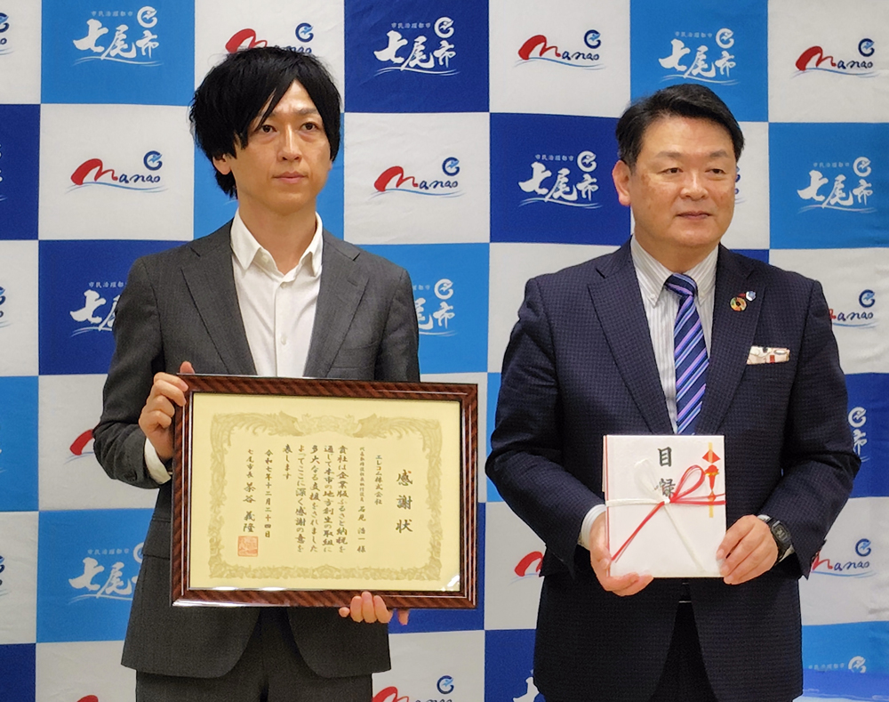 地域などと連携した生活習慣病予防の取り組みの推進に貢献するため、血圧計と体重計を寄贈