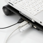 4ポートUSB2.0ハブを装備(セルフパワー専用)