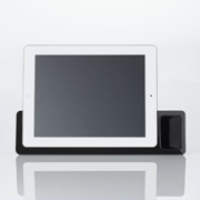 iPadを設置するだけでOK。シンプルながら高級感のあるデザインです。iPadを手に持つことなく、動画などが楽しめます。