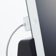 使用中でもDockコネクタを利用可能。視聴しながらの充電も可能です。