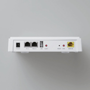 802.3af対応機器の給電が可能なPSEポートを搭載。