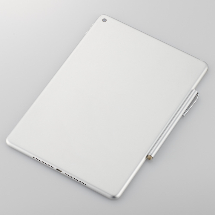iPadにピタッとくっつき保管できるタッチペン