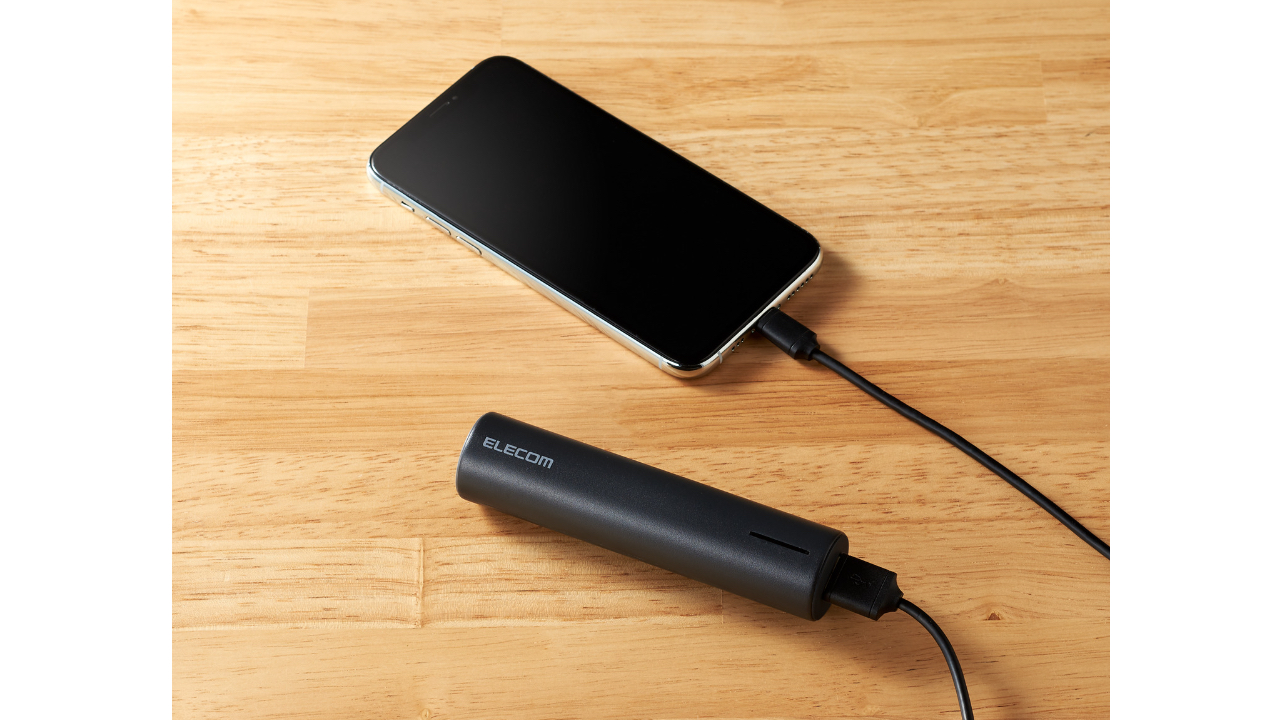 スマートフォンとモバイルバッテリーを充電できる