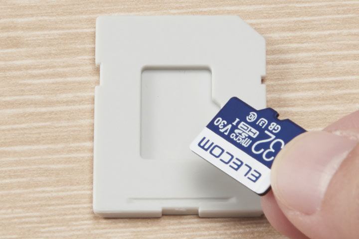micro SDを収納できるカードトレイ付き※CMC-06NMC12・CMC-06NMC4