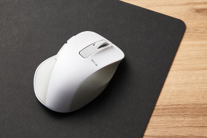 マウスが滑りすぎず、適度な操作感を実現しています