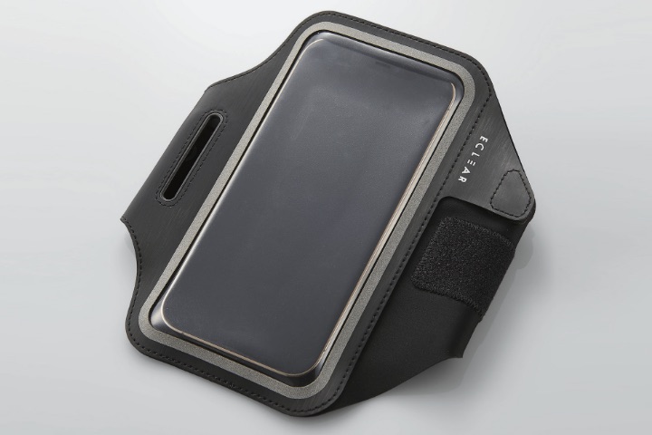 スマートフォンを入れた状態で、タッチ操作が可能