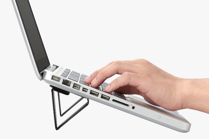 ノートPCをデスクに密着させずにおくことができるのでノートPCの排熱にも効果的です