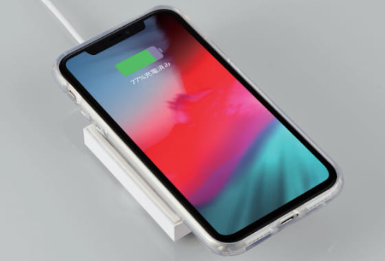 ケースをつけたまま充電することも可能