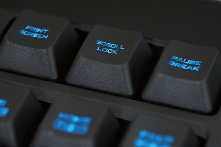 Num Lock、Caps Lock、Scroll LockのON/OFFが一目で確認できるLEDランプがついています