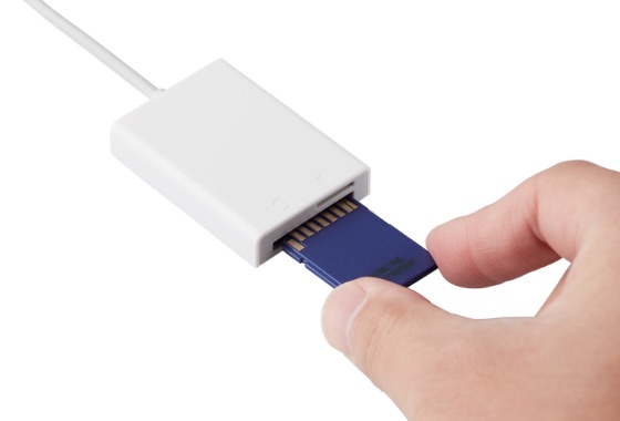 筐体の両面にカードの向きを表記。バイカラーで筐体の裏表も分かりやすい