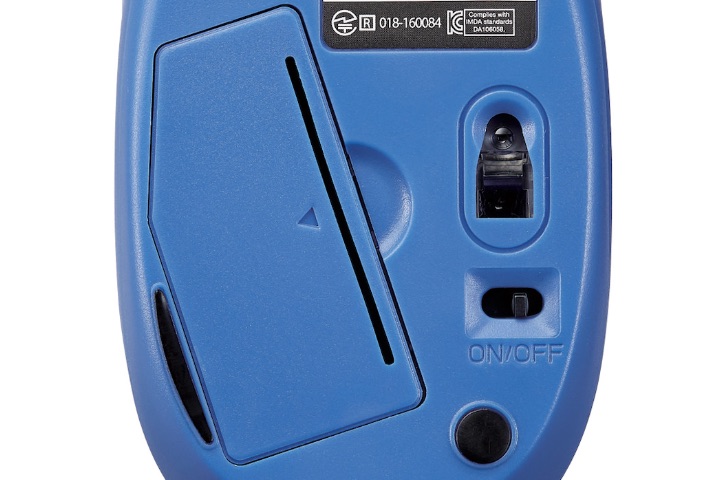 本体裏面に電源スイッチがあり、使用しない時の電池の消耗を防ぎます。