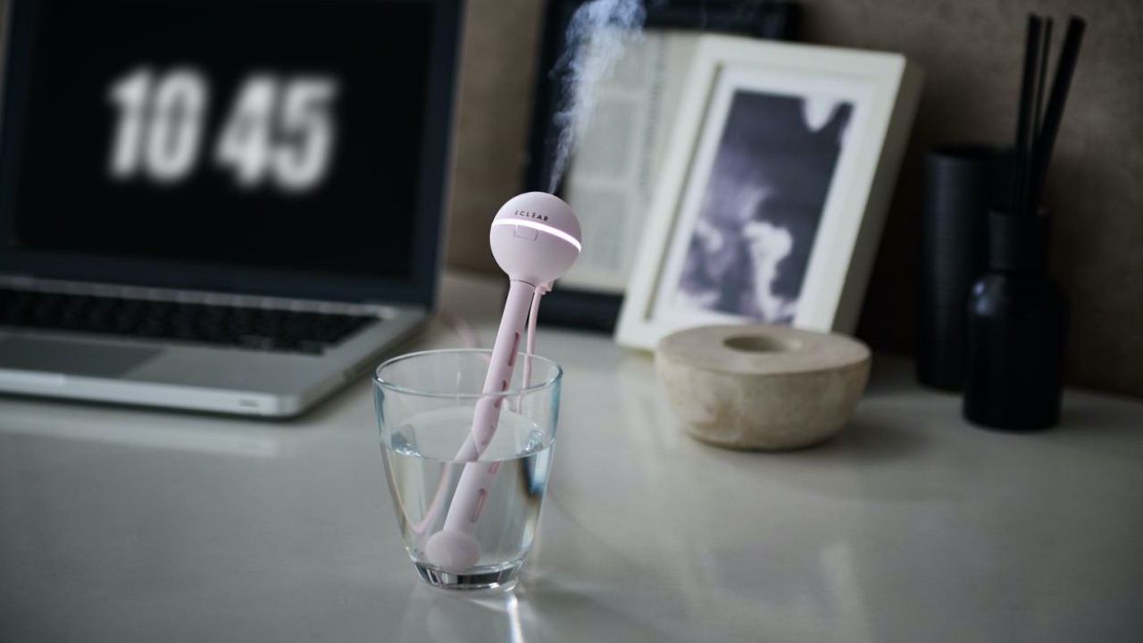 ペットボトルやコップに入れて使える、持ち運びにも便利なスティックタイプのUSBパーソナル加湿器・アロマディフューザー エクリア ミスト