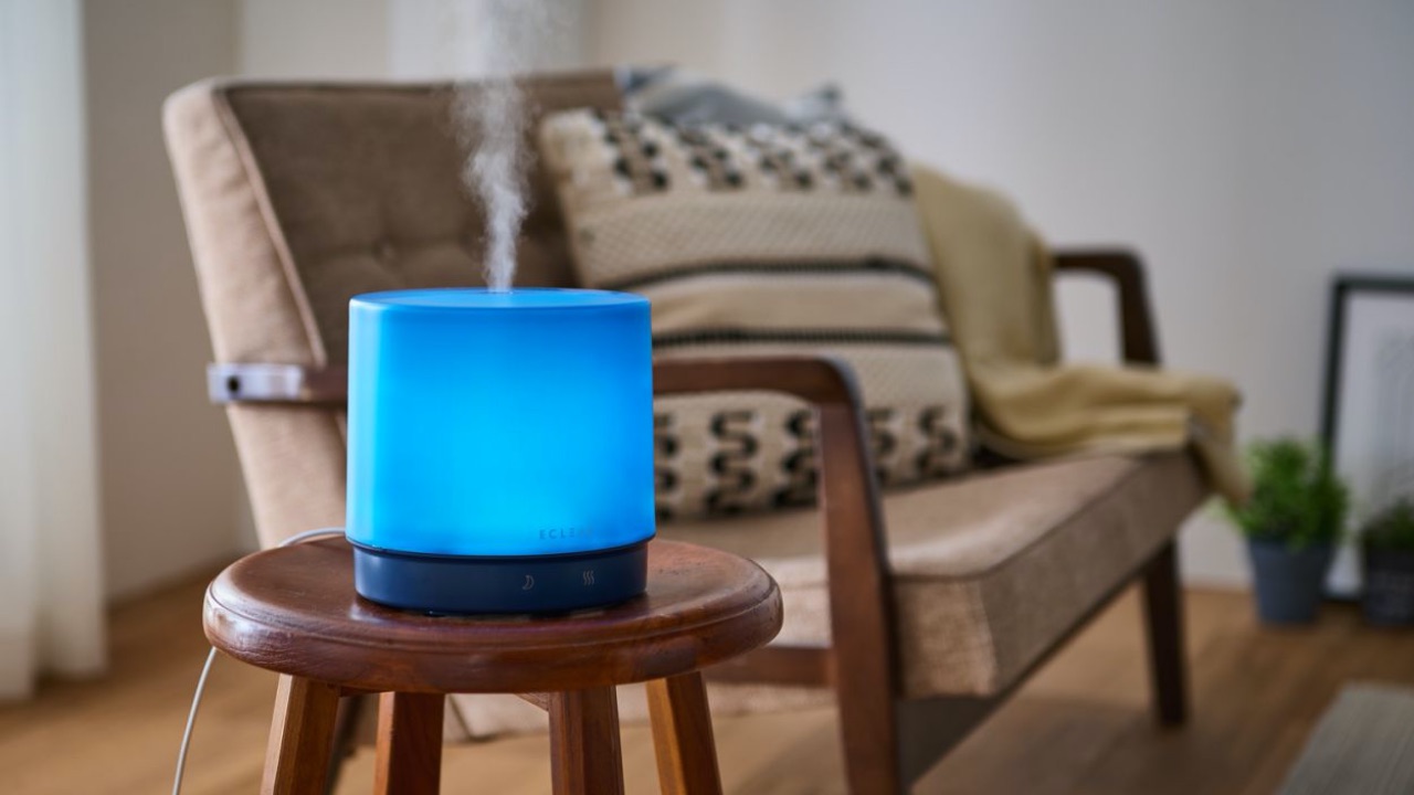 コンパクトながら最大噴霧70ml/h、ナイトランプとしても使えるパーソナル加湿器・アロマディフューザー エクリア ミスト