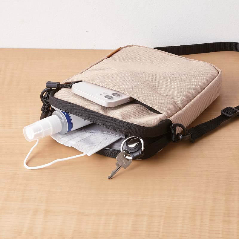 縦型なので縦長のモノも収納しやすい