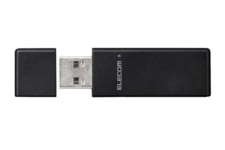 USBコネクター部にはゴミやホコリの浸入を防ぐキャップが付いています