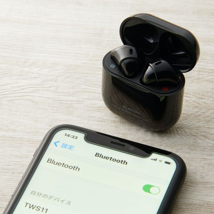 スマートフォンとの接続も、初期登録後は充電ケースを開けるだけで自動でペアリング