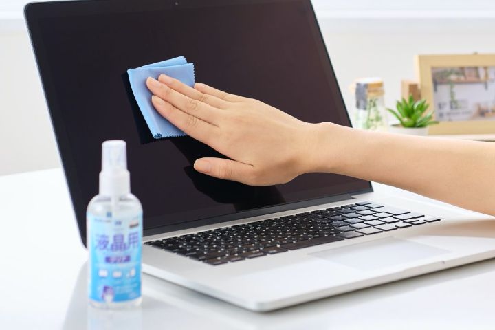 液晶ディスプレイにも安心して使える