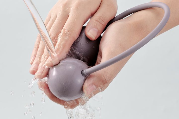 汗や汚れが付着した場合は水洗い可能