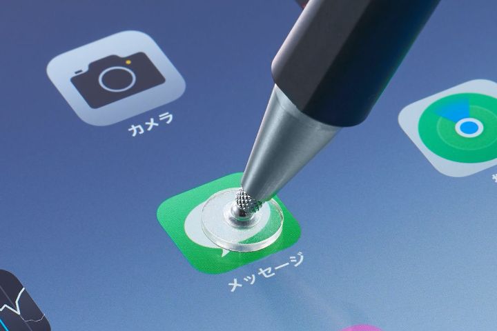 ディスクタイプのペン先は、ディスクが透明でタッチしているポイントが見やすく、細かな操作が可能