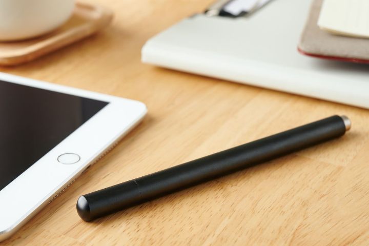 D型の軸形状なので、転がりにくいです