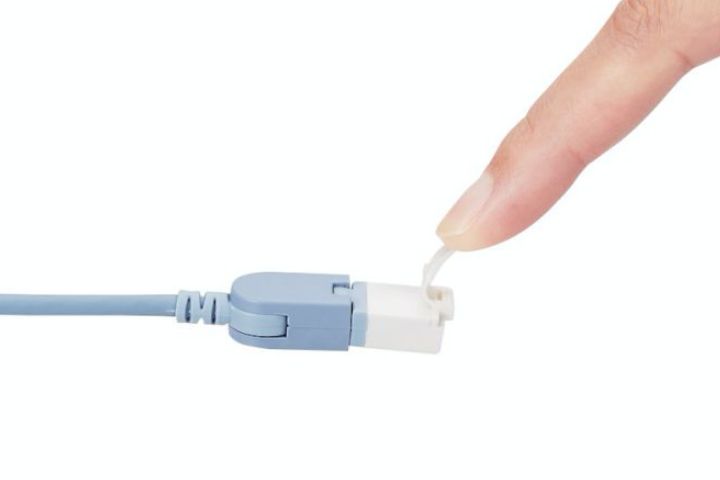 やわらかい素材のツメを採用しており、ツメ折れによる着脱不良を防ぎます。