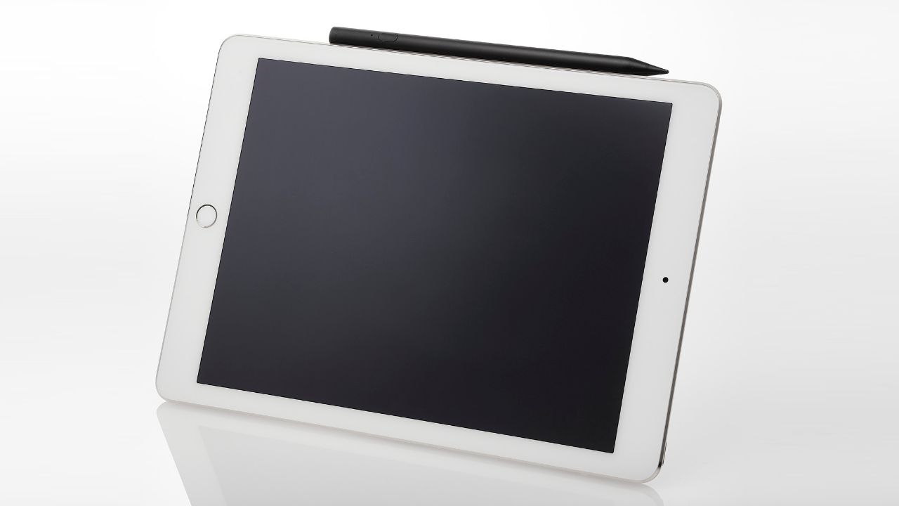 磁石により、タブレットや机にピタッとくっつくタッチペンです。