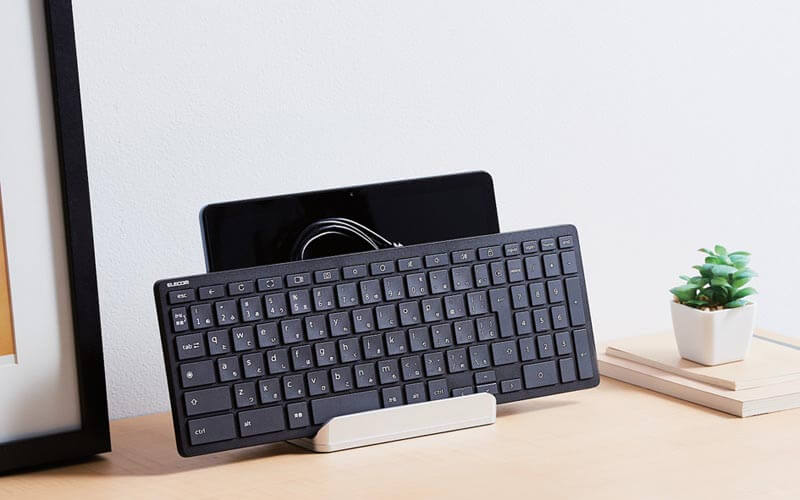 薄型設計なので、立てかけて収納しても場所を取りません