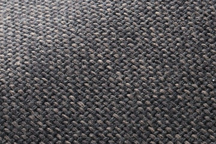 丈夫なソファのような手触りの素材を採用