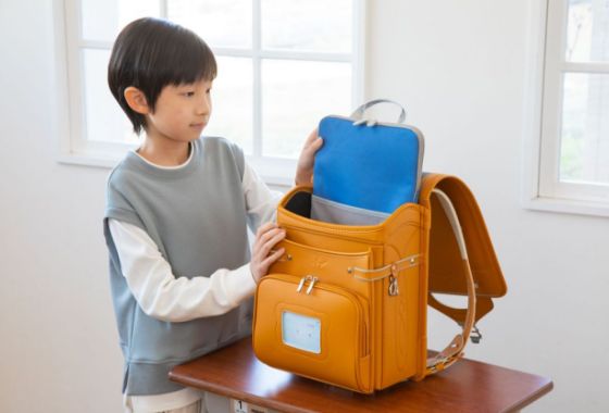 A4フラットファイル対応のランドセルに収納可能です。