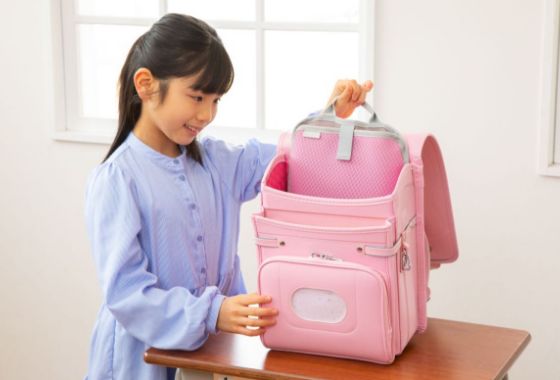 A4フラットファイル対応のランドセルに収納可能です。