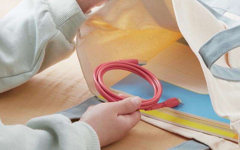 くるっと巻いてカバンに入れて持ち運び可能