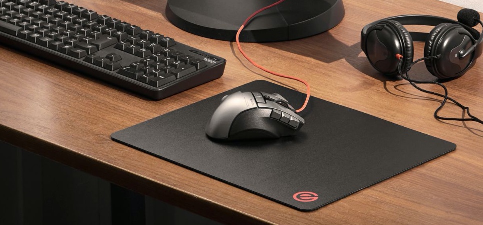 エレコム初、滑りを極めたハードタイプマウスパッドがSサイズと標準サイズで新登場