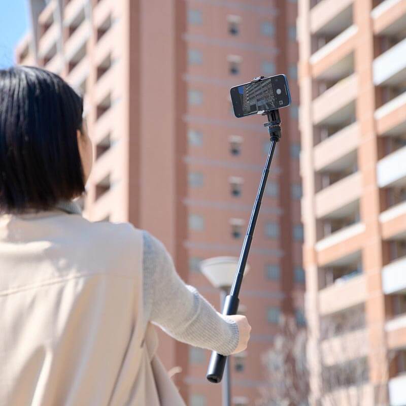 自撮り棒が付属し、730mmまで伸ばすことが可能