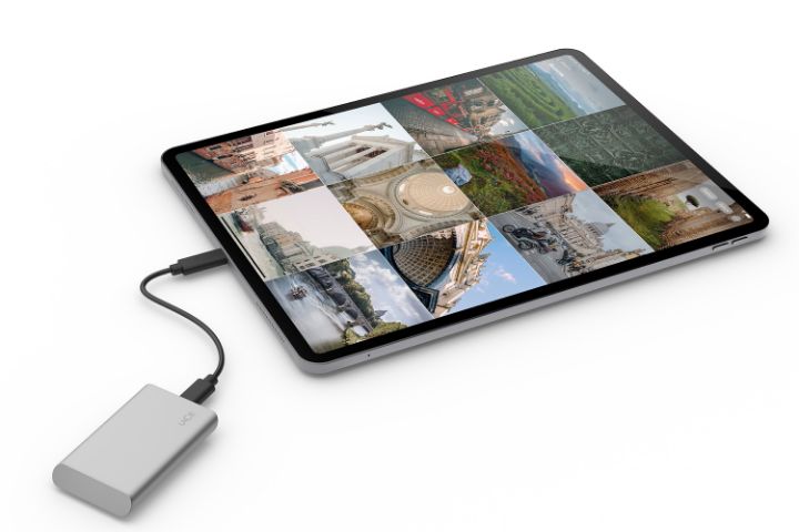 iPad/MacのUSB Type-C™(USB-C™)ポートにつなぐだけ直接ファイルを編集！