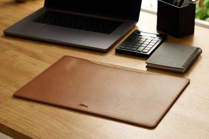 上質でなめらかなソフトレザー素材を採用