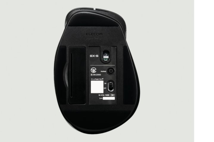 本体裏面に電源スイッチがあり、不使用時の電池の消耗を防ぐ