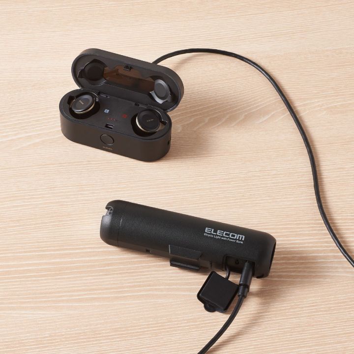 Bluetoothヘッドセットやワイヤレスイヤホンなど、充電電流の小さな小型電子機器も充電することができる低電流モードを搭載しています。