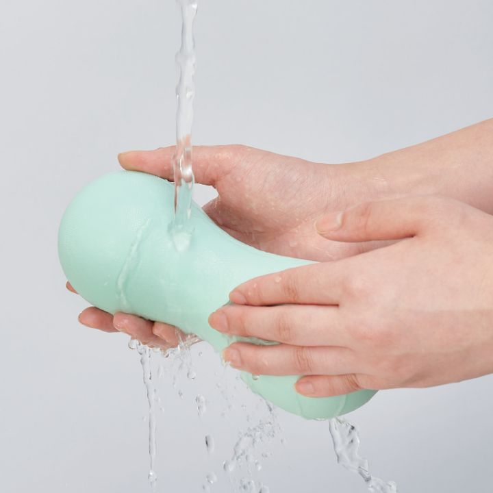 汗や汚れが付着した場合は、軽く水洗いできます