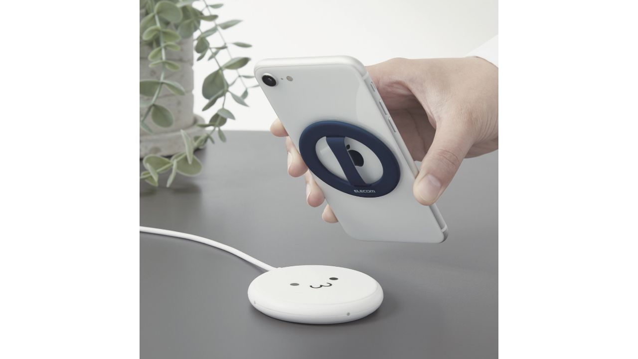 バンドを貼り付けたまま、ワイヤレス充電や電子決済ができる