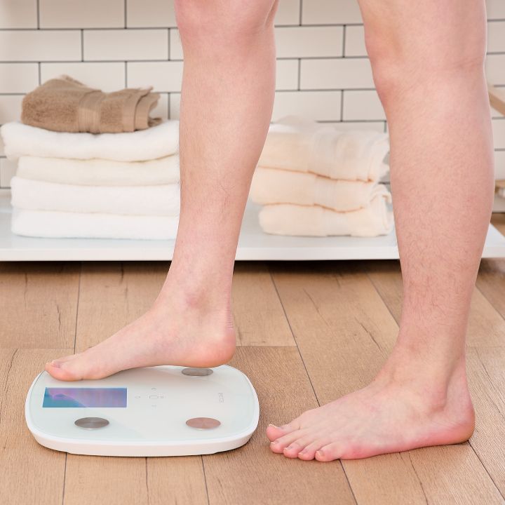 本体底面の左右に転倒防止のフレーム付きで安全に使用することができます
