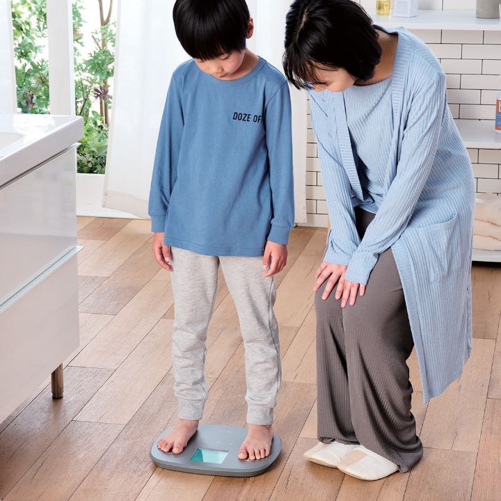 本体天面の樹脂に抗菌加工を施しているため、家族共同で使用しても清潔で安心して使用できます