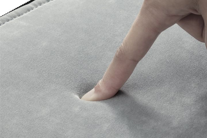 厚手の低反発フラットウレタンフォームを内蔵