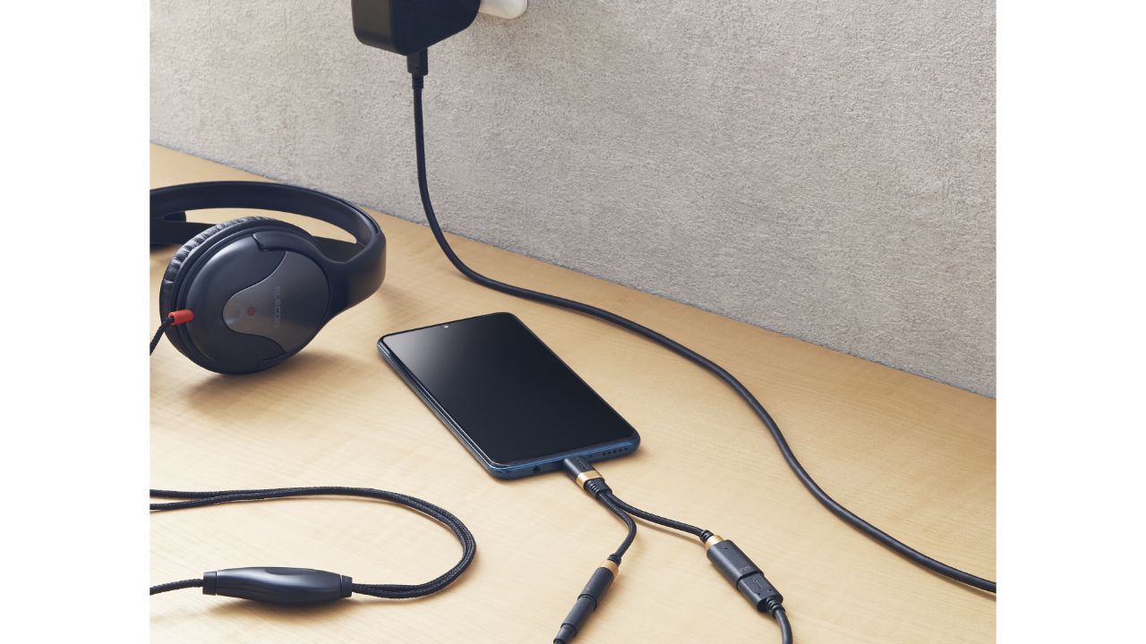 充電しながら音楽や映像を楽しめる高音質モデル